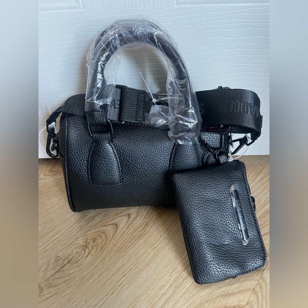 Steve Madden Black Mini Barrel Bag NWT Crossbody Wallet - Picture 6 of 15